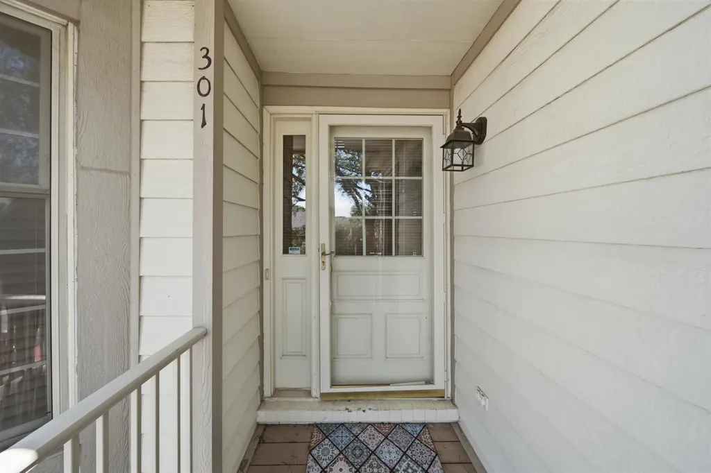 8018 E Woodspring Way Wichita KS 67226
