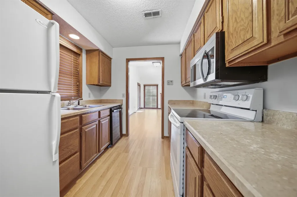 8018 E Woodspring Way Wichita KS 67226