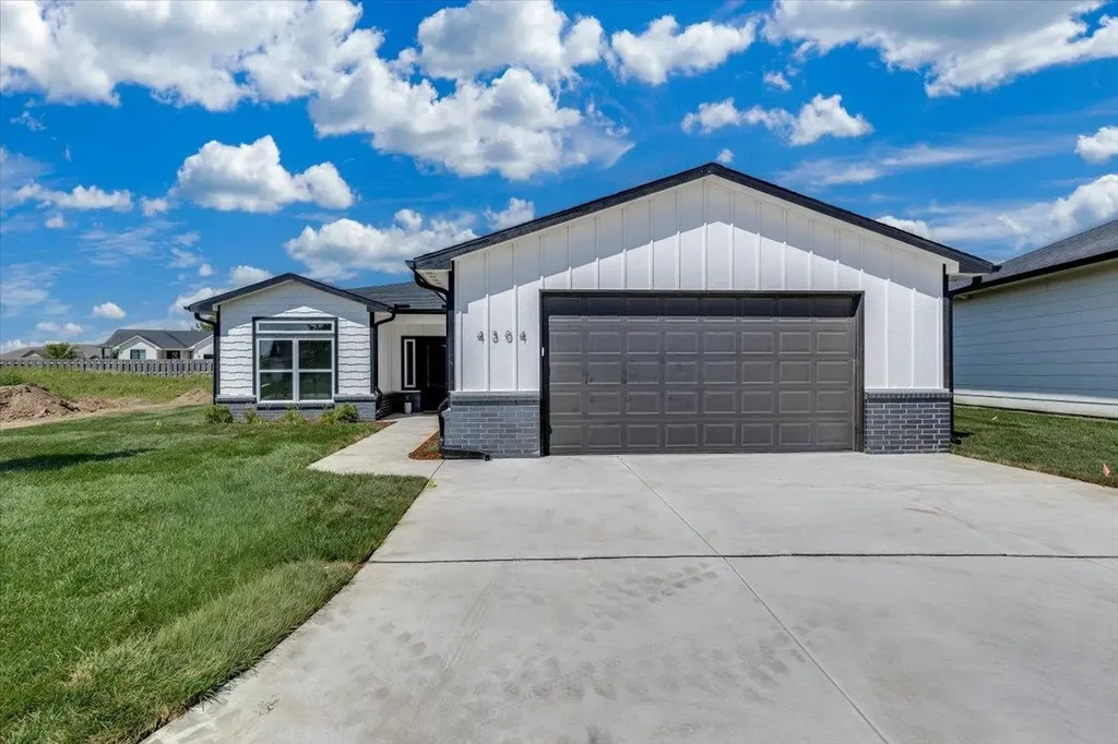 4304 N Sunny Court Wichita KS 67205