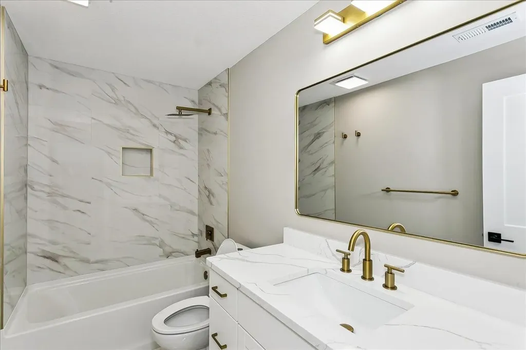 3502 S Bluelake Court Wichita KS 67215