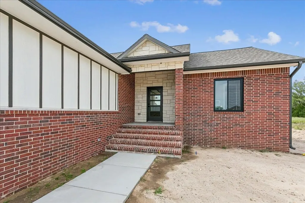 3502 S Bluelake Court Wichita KS 67215
