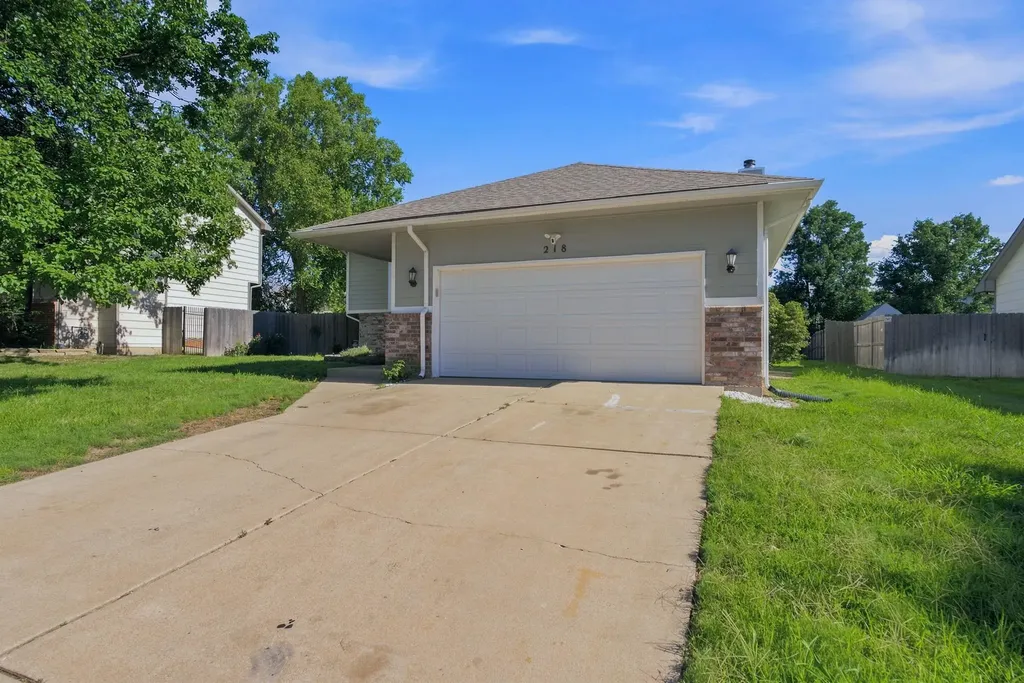 218 E Oak Meadows Road Derby KS 67037