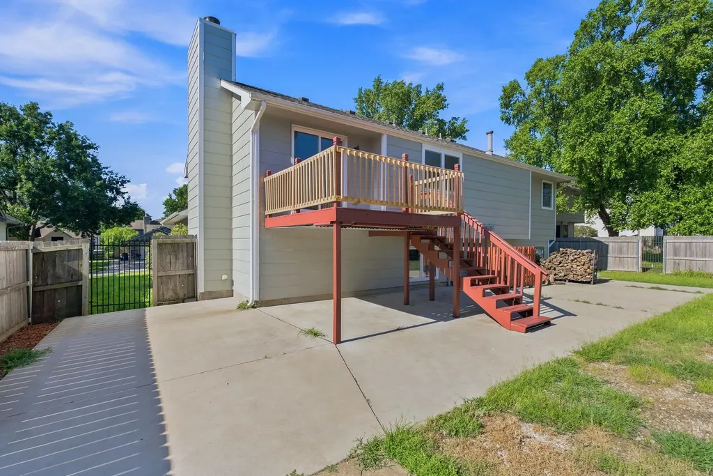 218 E Oak Meadows Road Derby KS 67037