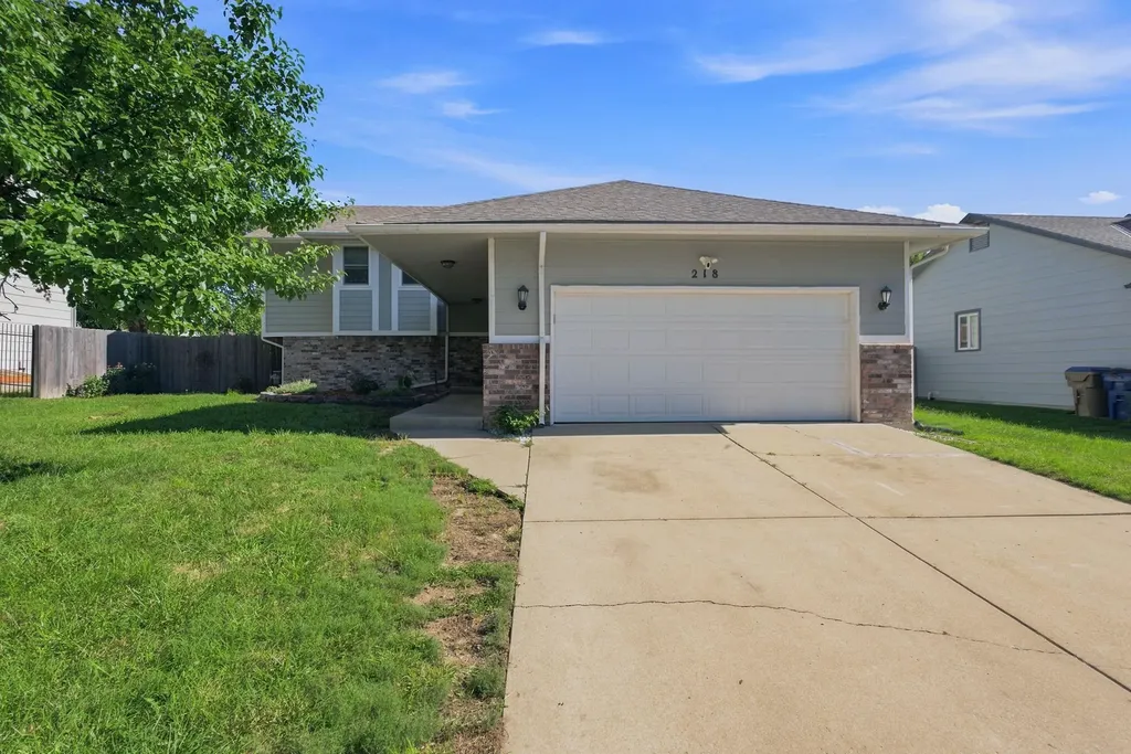 218 E Oak Meadows Road Derby KS 67037