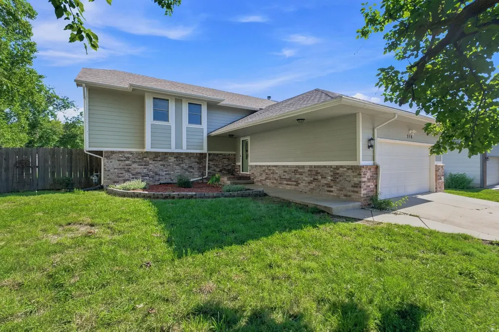 218 E Oak Meadows Road Derby KS 67037