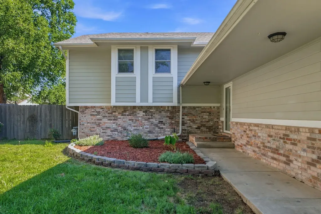 218 E Oak Meadows Road Derby KS 67037