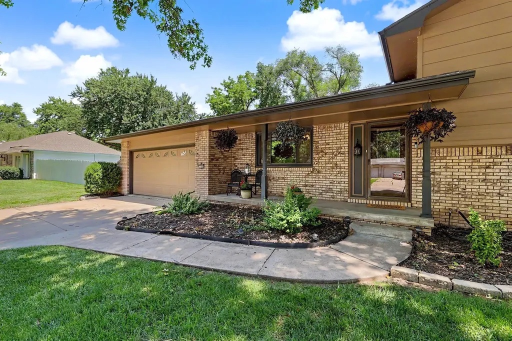 706 N Brook Forest Road Derby KS 67037