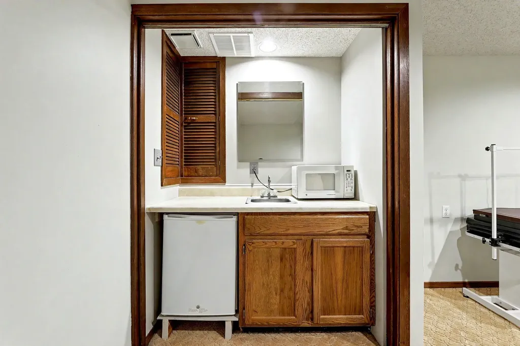706 N Brook Forest Road Derby KS 67037
