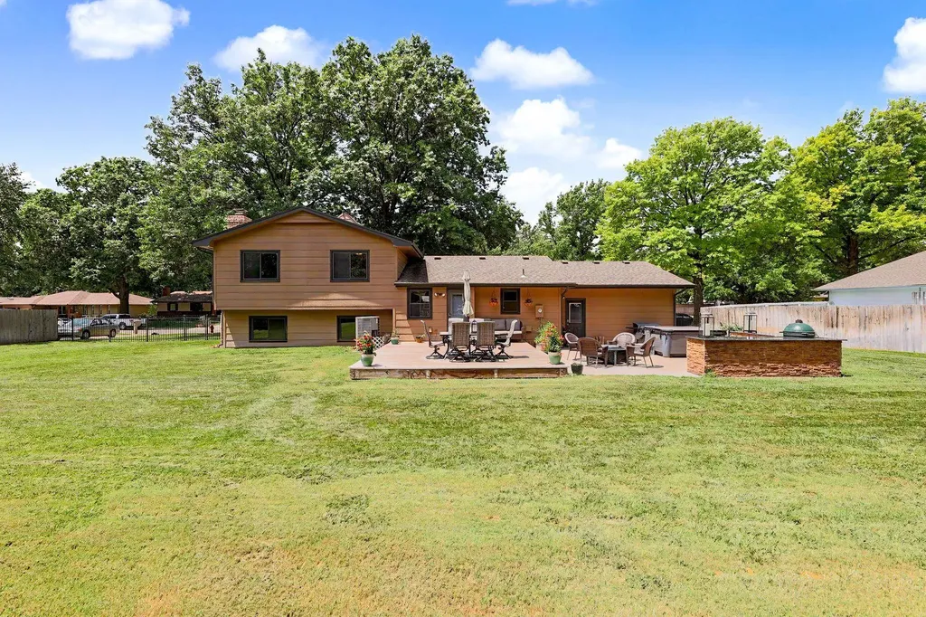 706 N Brook Forest Road Derby KS 67037