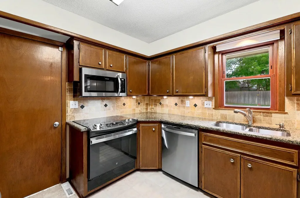 706 N Brook Forest Road Derby KS 67037