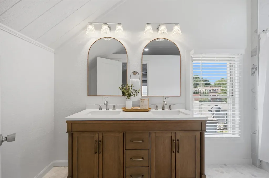 353 N Oliver Wichita KS 67208