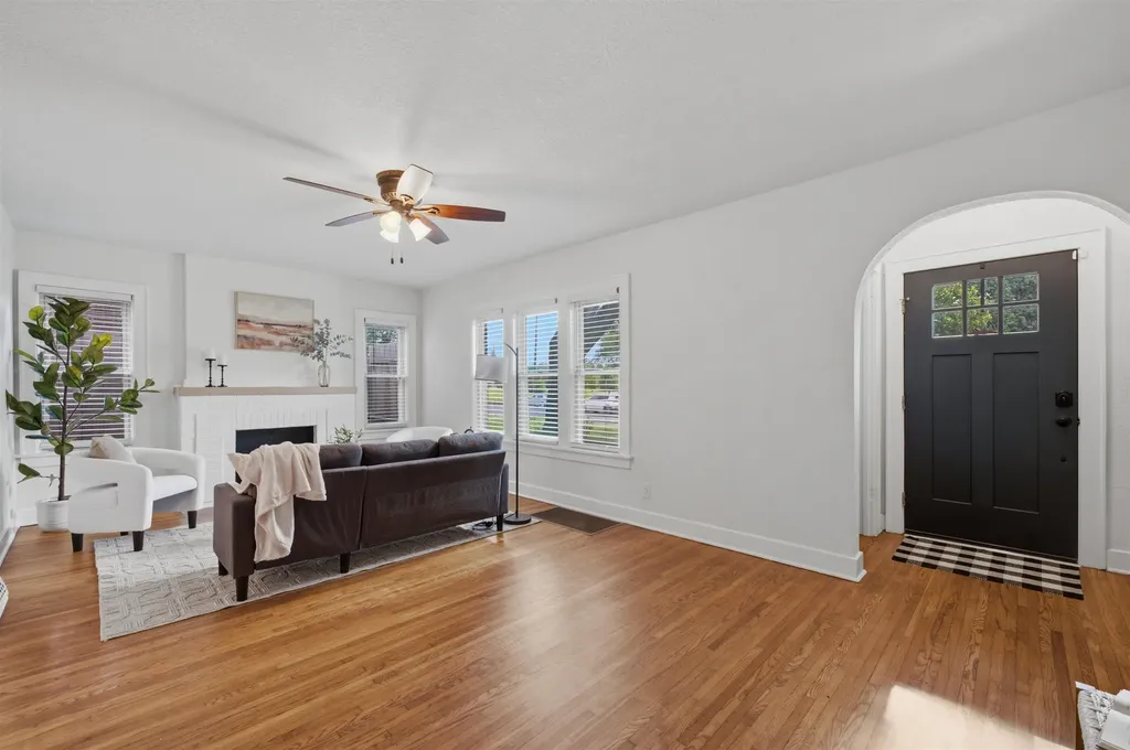 353 N Oliver Wichita KS 67208