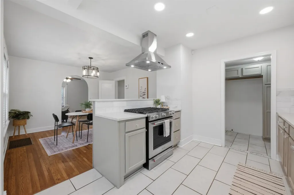 353 N Oliver Wichita KS 67208