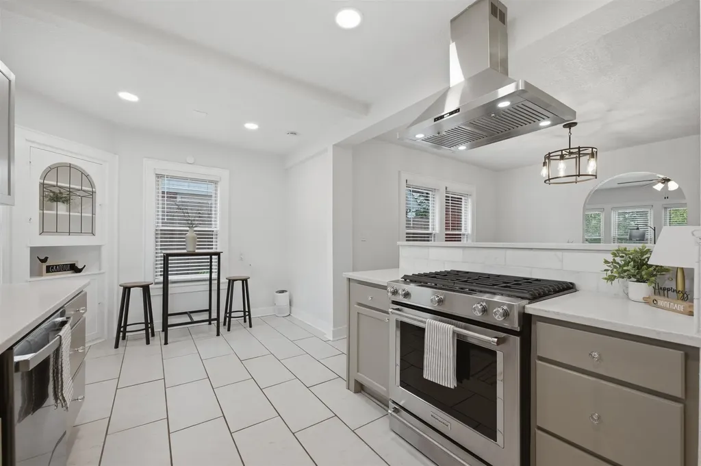 353 N Oliver Wichita KS 67208