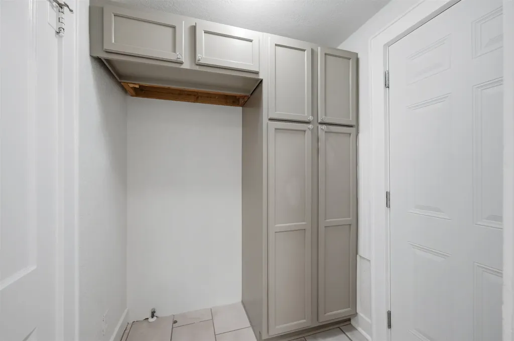 353 N Oliver Wichita KS 67208