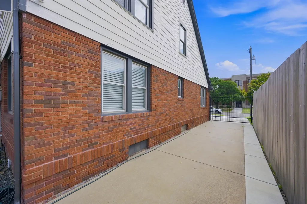 353 N Oliver Wichita KS 67208