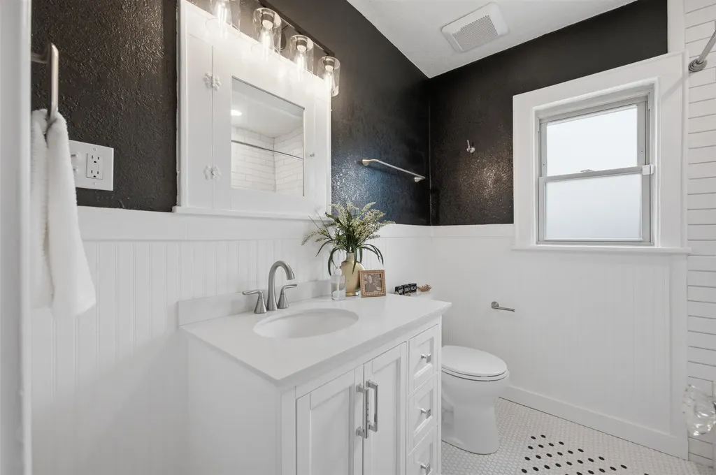 353 N Oliver Wichita KS 67208