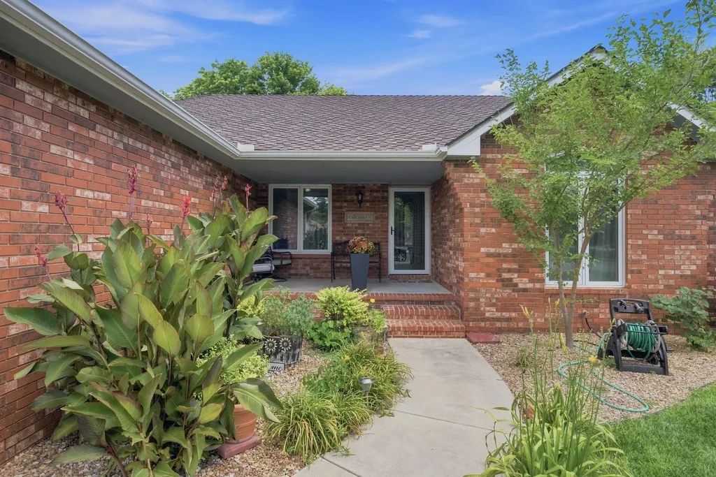 4848 N Farmstead Street Bel Aire KS 67220