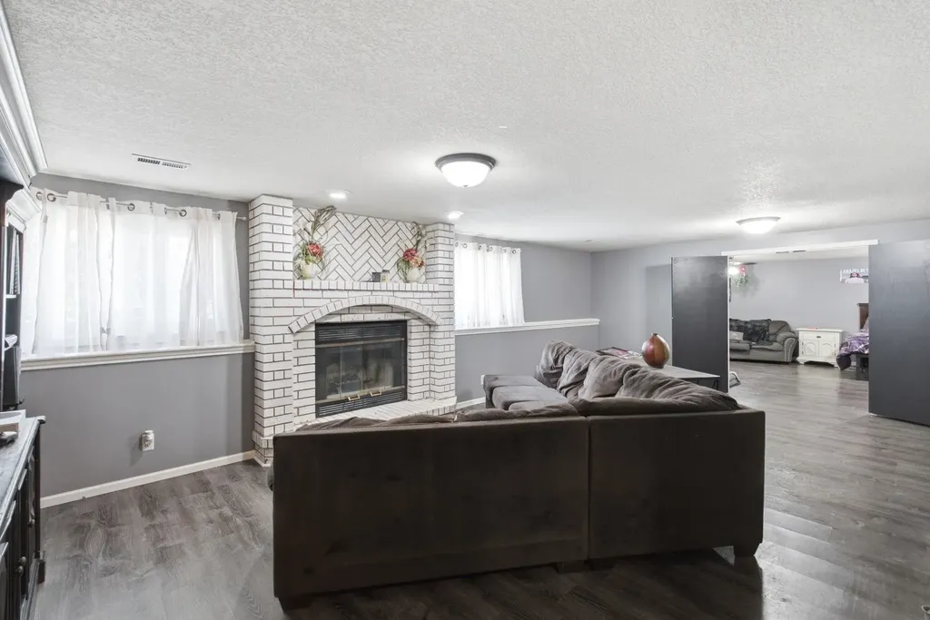 4848 N Farmstead Street Bel Aire KS 67220