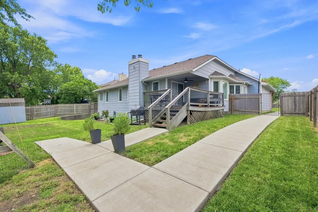 4848 N Farmstead Street Bel Aire KS 67220