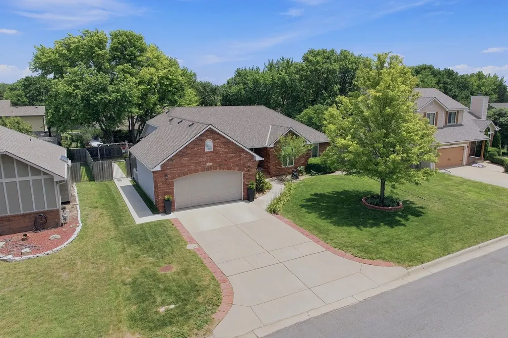 4848 N Farmstead Street Bel Aire KS 67220