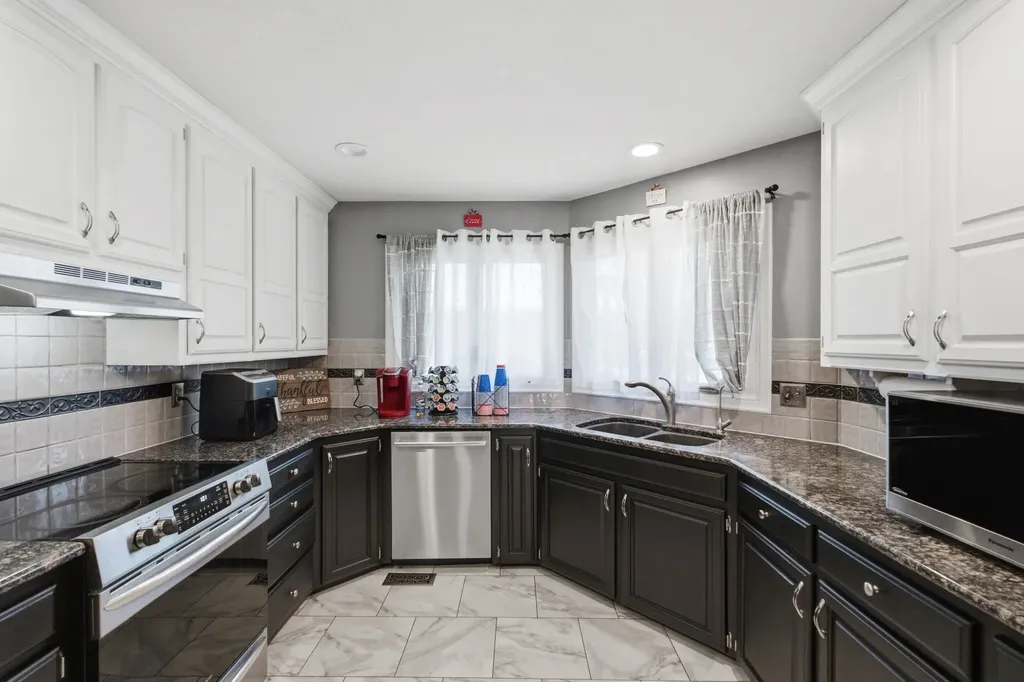 4848 N Farmstead Street Bel Aire KS 67220