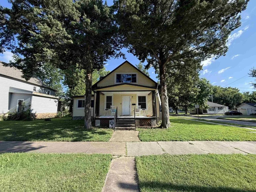 901 E 11th Avenue Winfield KS 67156