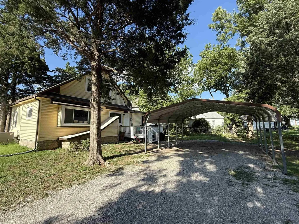 901 E 11th Avenue Winfield KS 67156