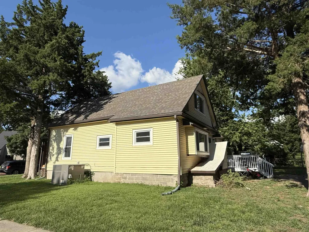 901 E 11th Avenue Winfield KS 67156