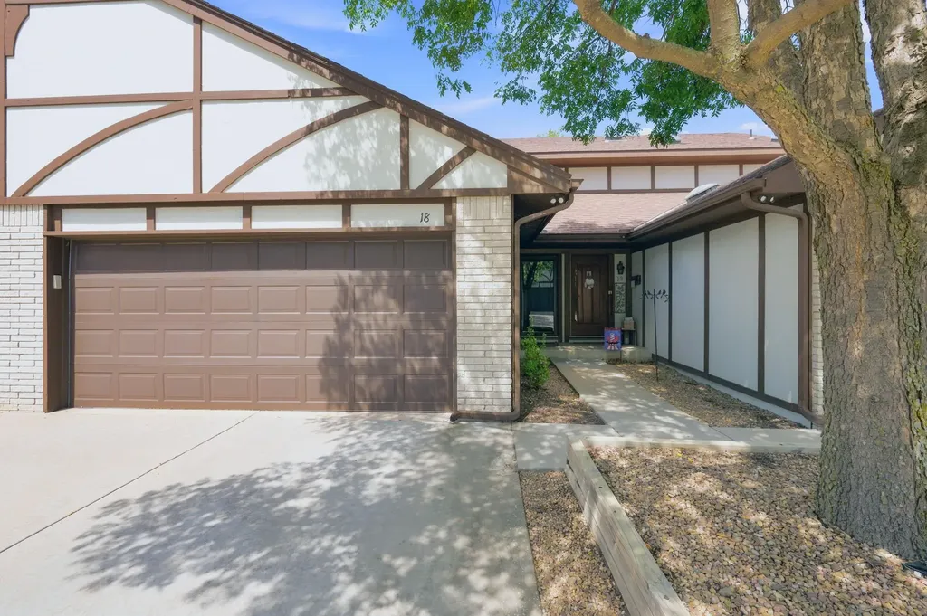 641 N Woodlawn Wichita KS 67208