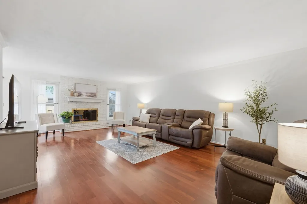 641 N Woodlawn Wichita KS 67208