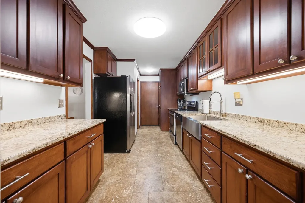 641 N Woodlawn Wichita KS 67208