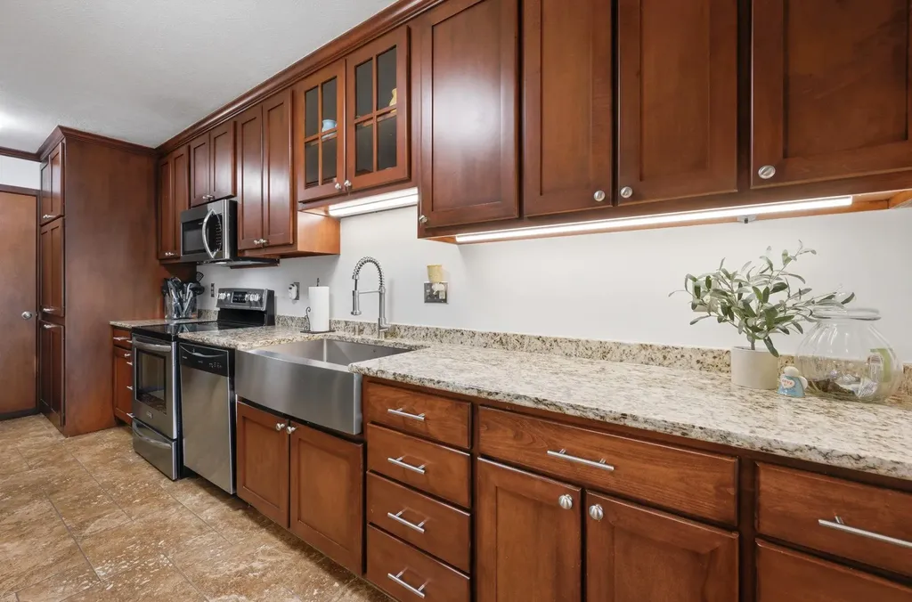 641 N Woodlawn Wichita KS 67208