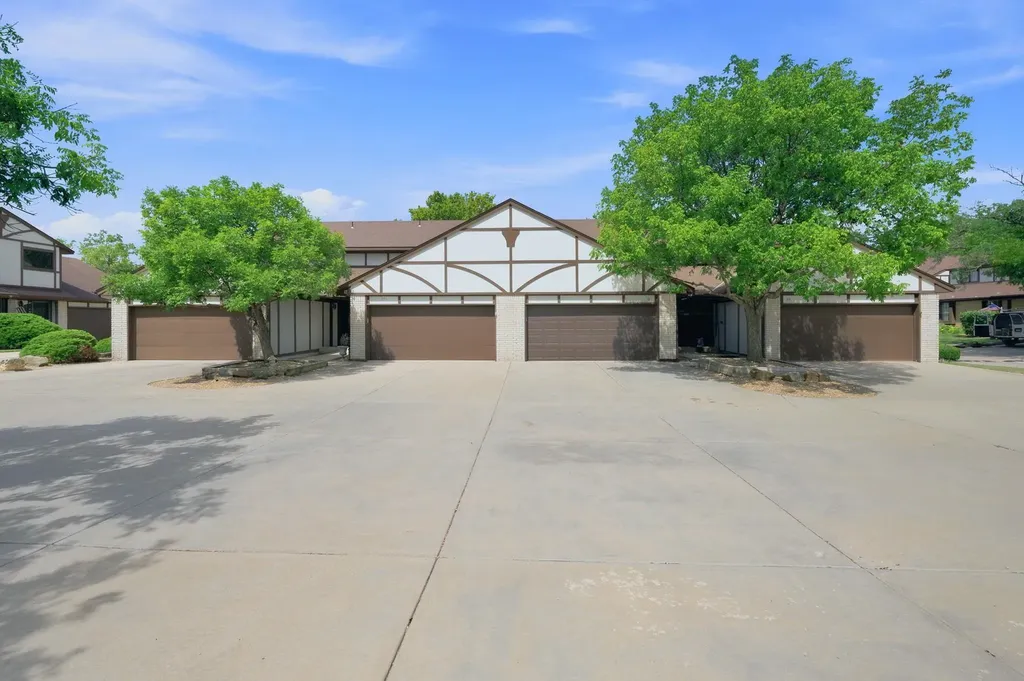 641 N Woodlawn Wichita KS 67208