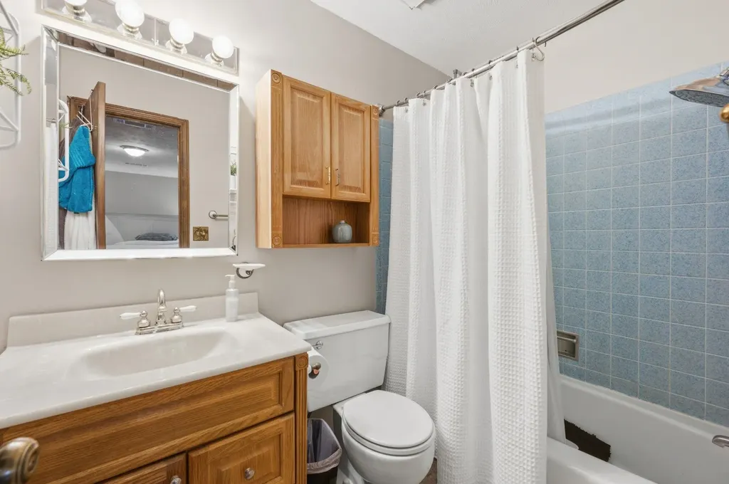 641 N Woodlawn Wichita KS 67208