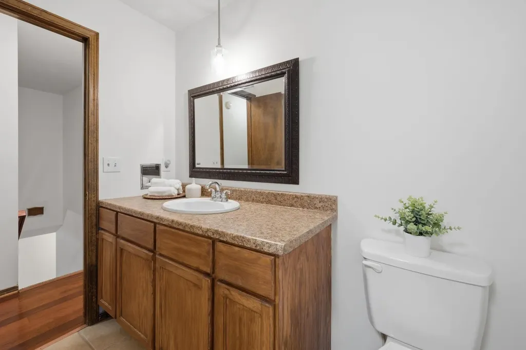 641 N Woodlawn Wichita KS 67208