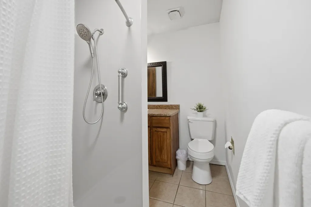 641 N Woodlawn Wichita KS 67208