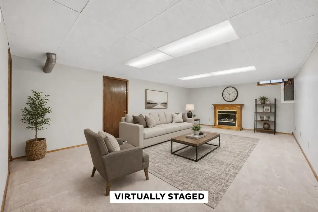 641 N Woodlawn Wichita KS 67208