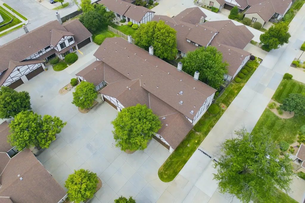 641 N Woodlawn Wichita KS 67208