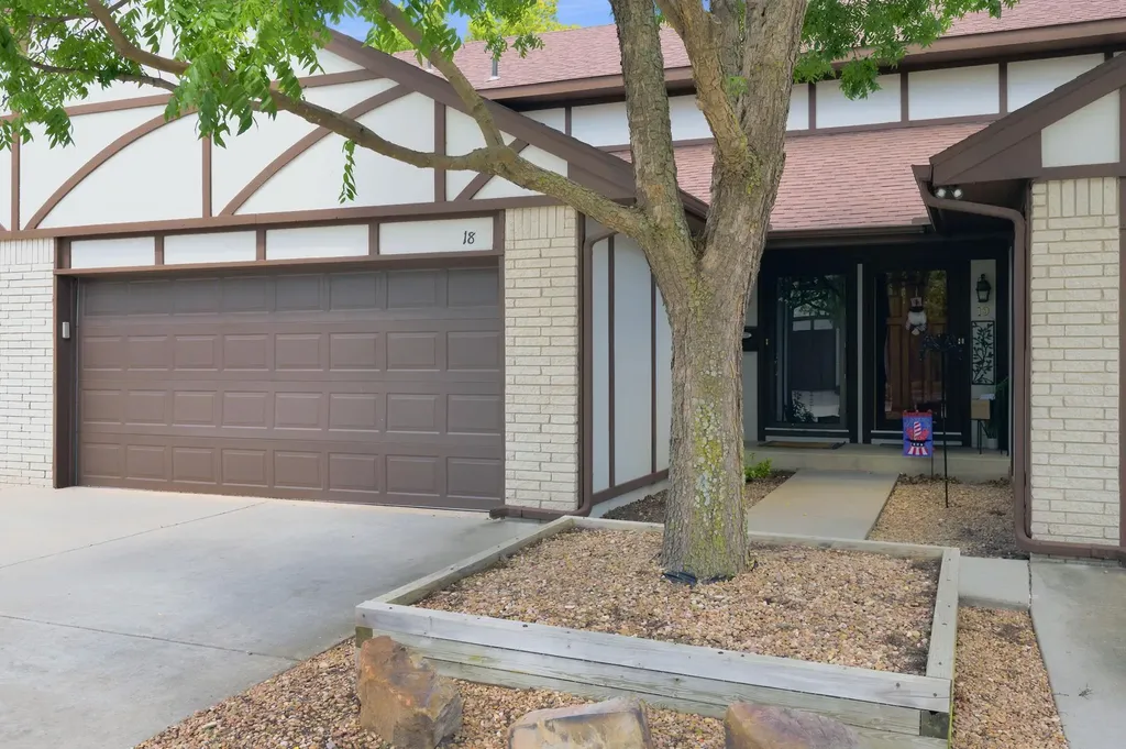 641 N Woodlawn Wichita KS 67208