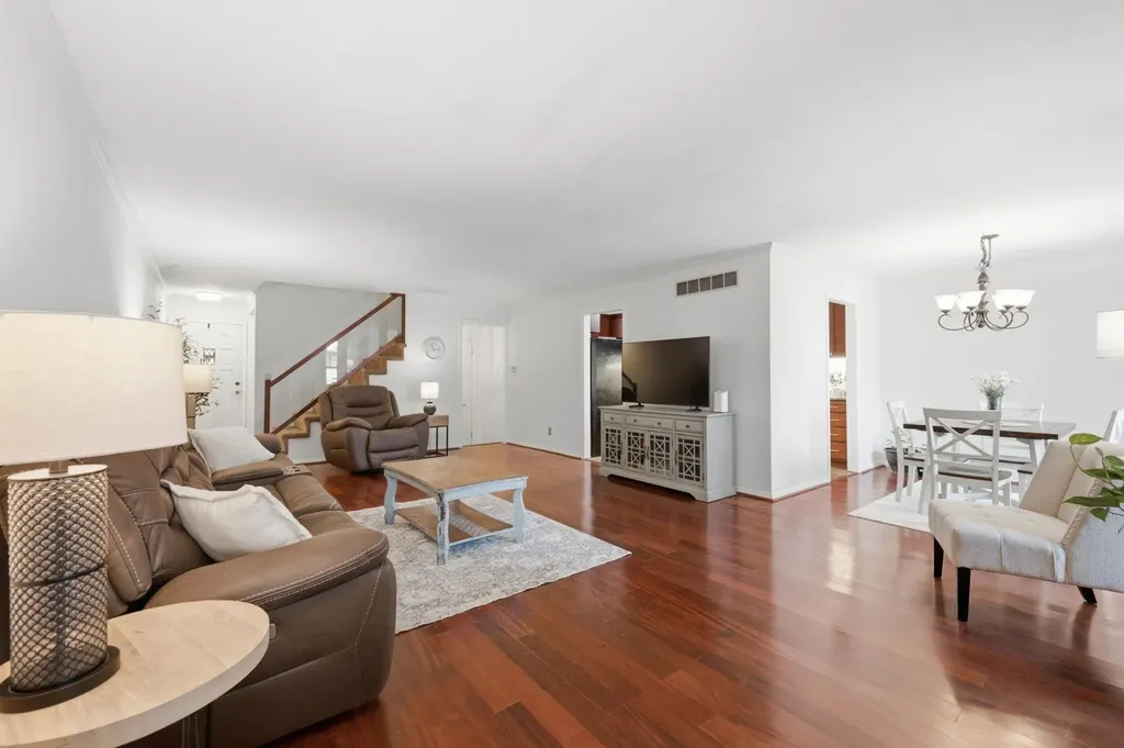 641 N Woodlawn Wichita KS 67208