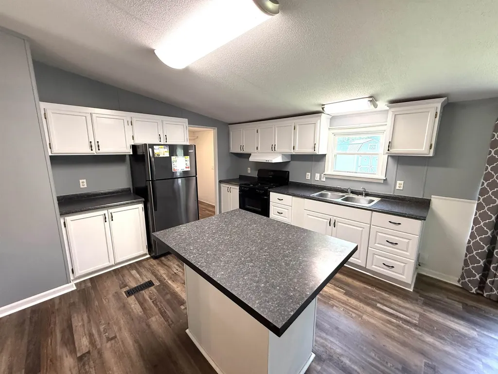 521 E Eighth Street Harper KS 67058