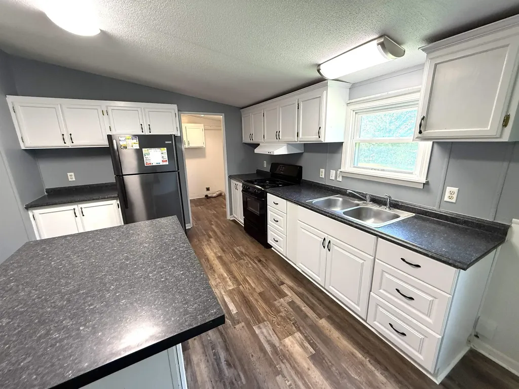 521 E Eighth Street Harper KS 67058