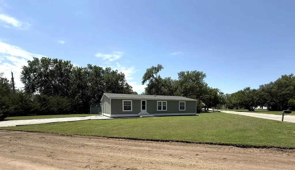 521 E Eighth Street Harper KS 67058