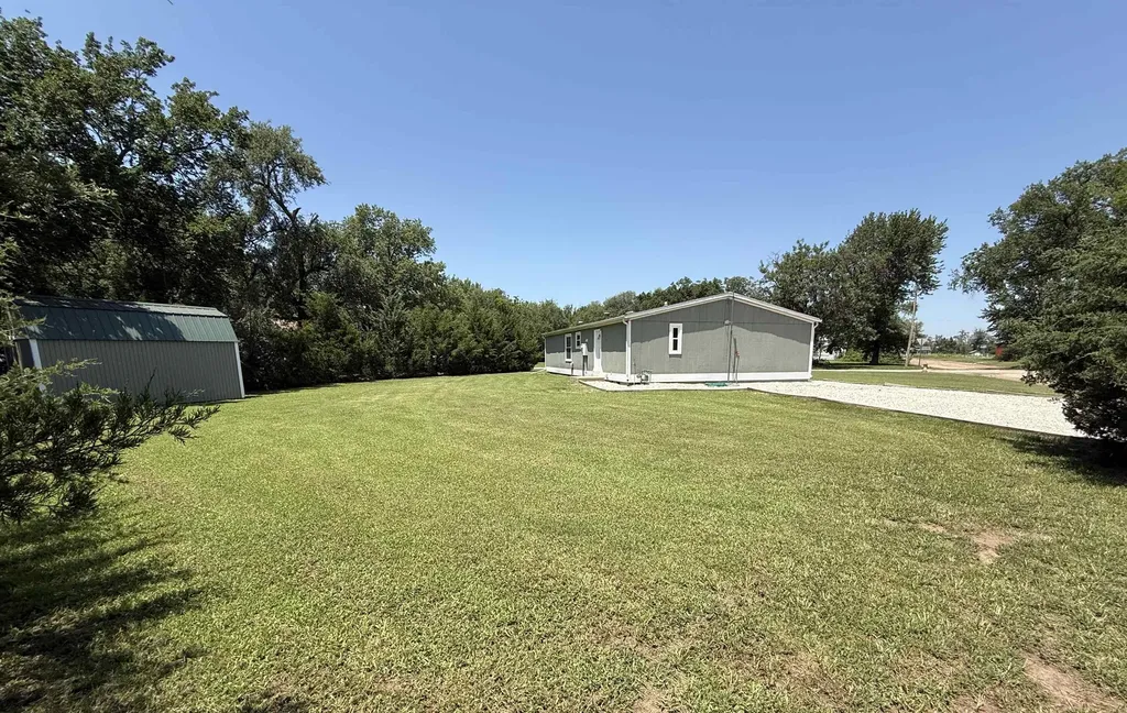 521 E Eighth Street Harper KS 67058