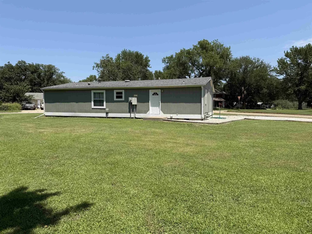 521 E Eighth Street Harper KS 67058