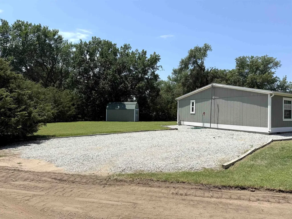 521 E Eighth Street Harper KS 67058