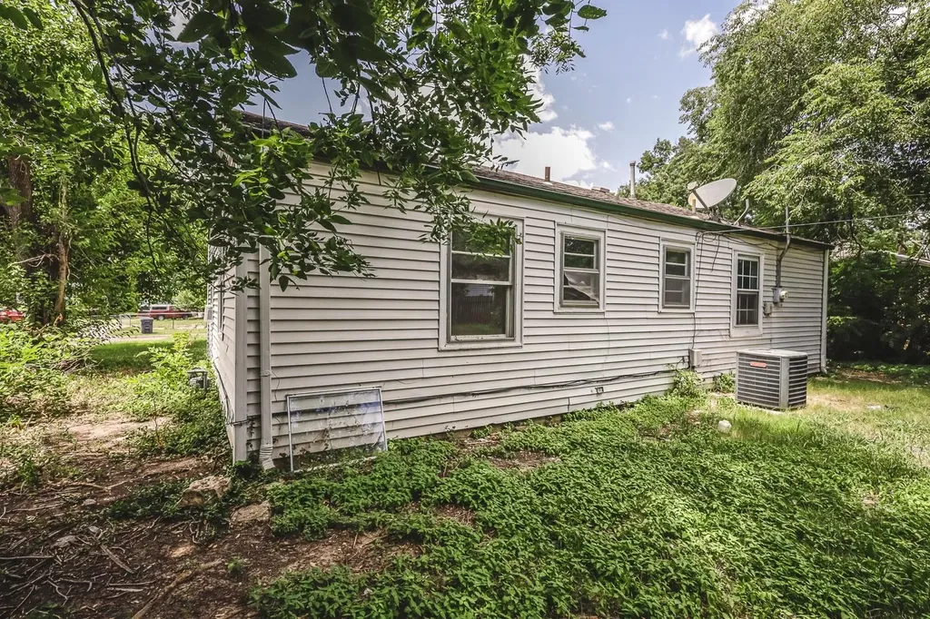 2620 N Poplar Wichita KS 67219