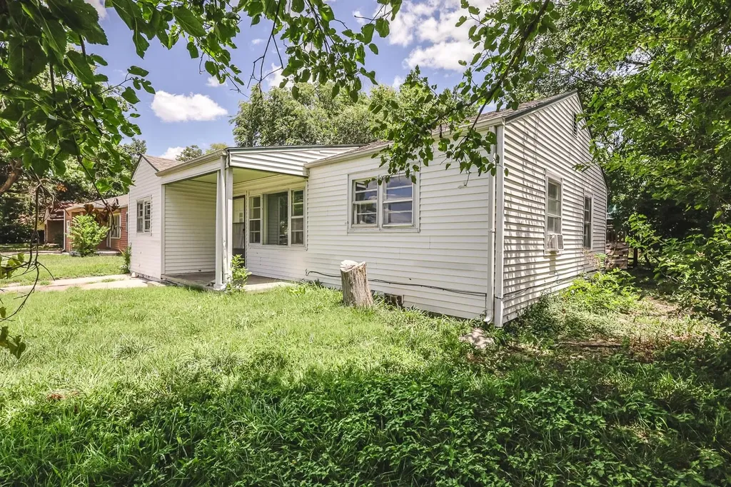 2620 N Poplar Wichita KS 67219
