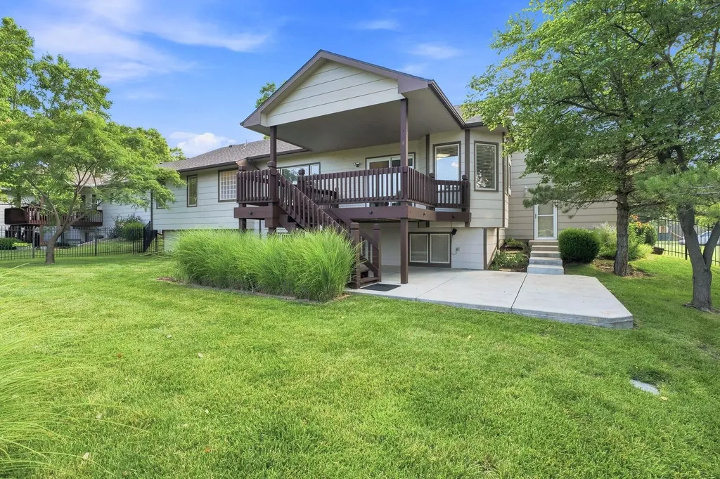 1335 S Threewood Street Wichita KS 67235